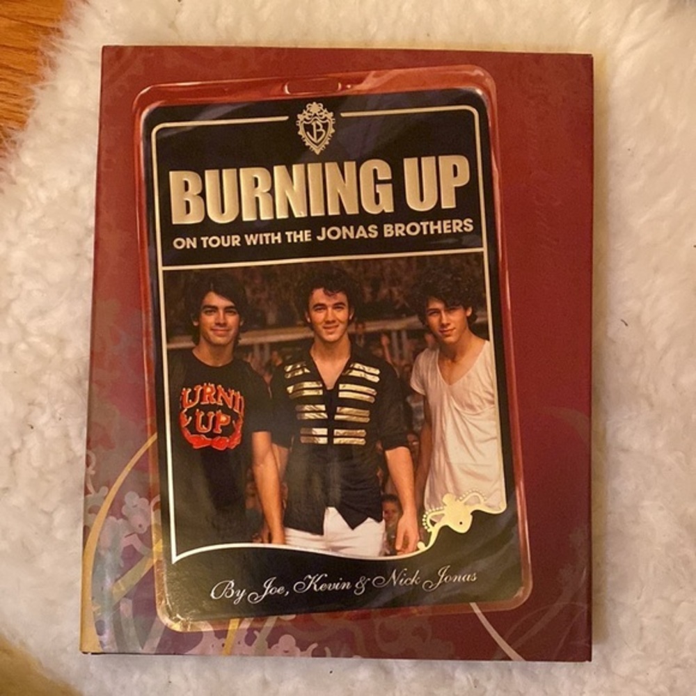 Jonas Brothers  Burning Up On Tour  Hard Cover‎ Coffee Table Book